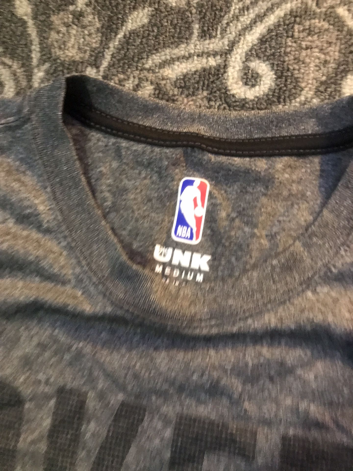 Lakers NBA Official Mans Size M Soft Long Sleeve Shirt 