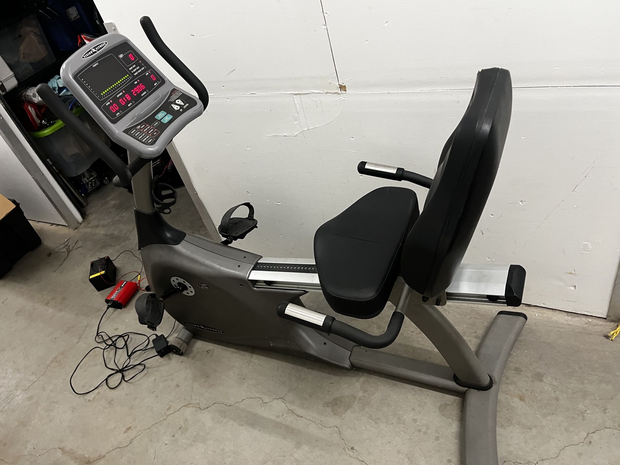 Working recumbent pedaling bike exercise machine with hear rate monitor and 16 levels of resistance