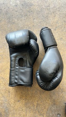 Boxing gloves