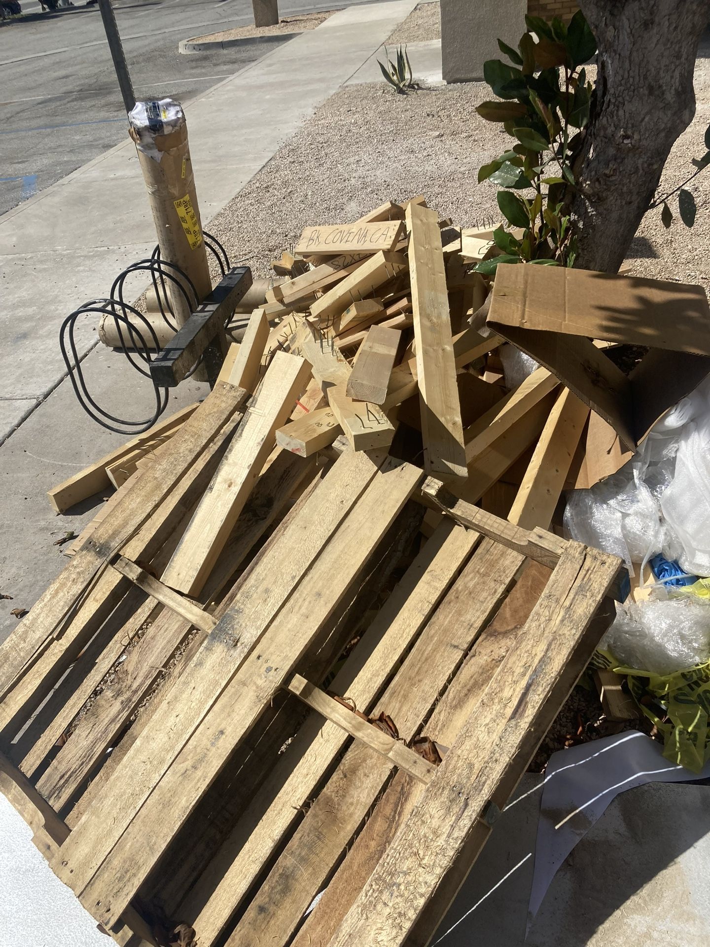 Free Palette Wood And Metal