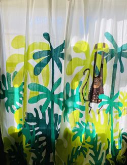 Curtains And Zipper Fitted Sheets.