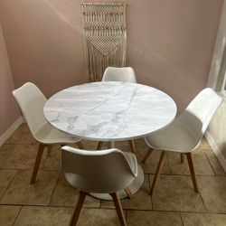Dining Table + 4 Chairs