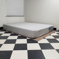 Queen size mattress - can DELIVER almost anywhere for $20 extra - gently used and in LIKE NEW condition 😍