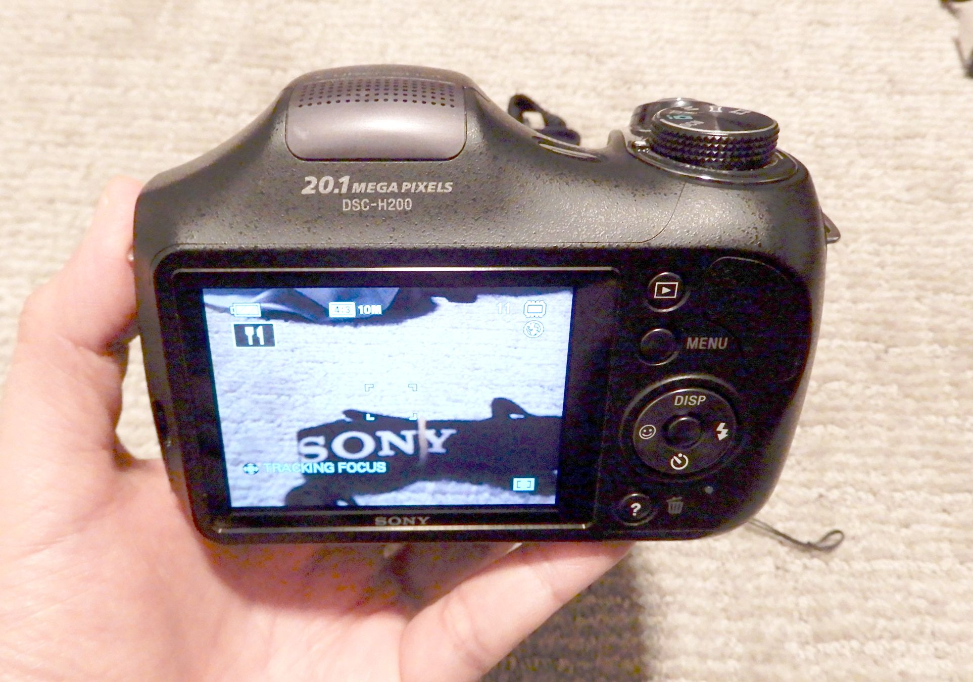 Excellent Sony digital camera 20 mpxs, 26X zoom, HD video.Working very good.