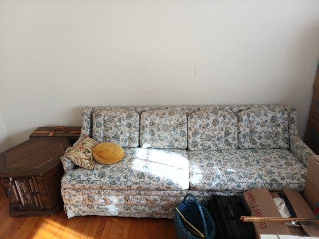 Home/Appliances/Couches 