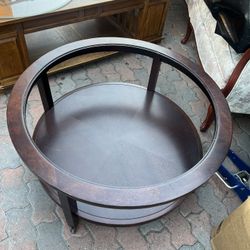 Center Piece With Rollers And Glass