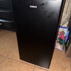 3.3. Cubic. Feet. Refrigerator
