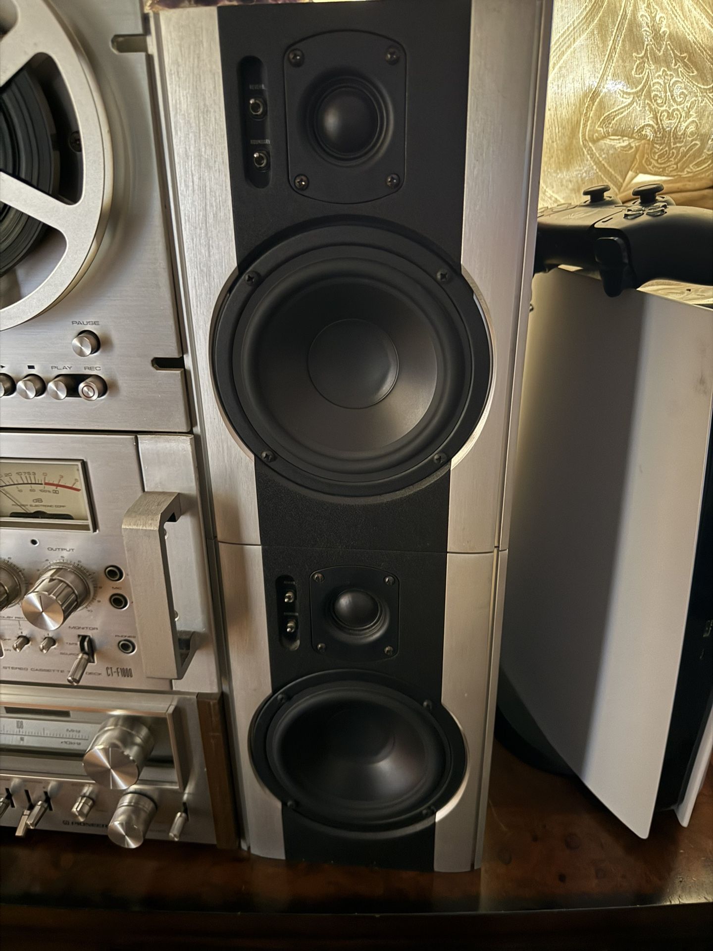 TWO BAY AUDIO Bookshelf Speakers