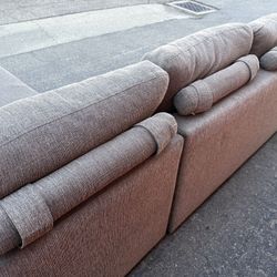 🚚📦FREE DELIVERY ~ DESIGNER GRAY SECTIONAL SOFA. EXCELLENT QUALITY