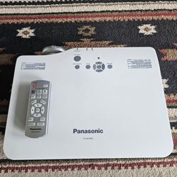 Panasonic PT-AX100U