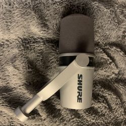 Shure MV7 USB Podcast Microphone - Silver