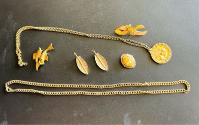 Gold-Tone Vintage Jewelry Collection Lot