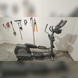 Life Fitness Elliptical - Like New β Melville, NY