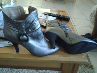 Nine West boots,bronce color,size 6 M ,like new