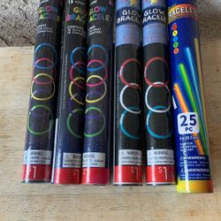 GLOW STICKS,GLOW STICKS GREAT FOR 4TH OF JULY OR FOR THE SUMMER 