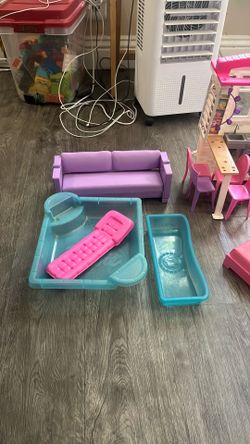 Barbie Small House And Other Accessories