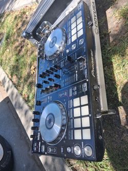 Pioneer seráto dj controller whit 2 TB Hard drive videos music