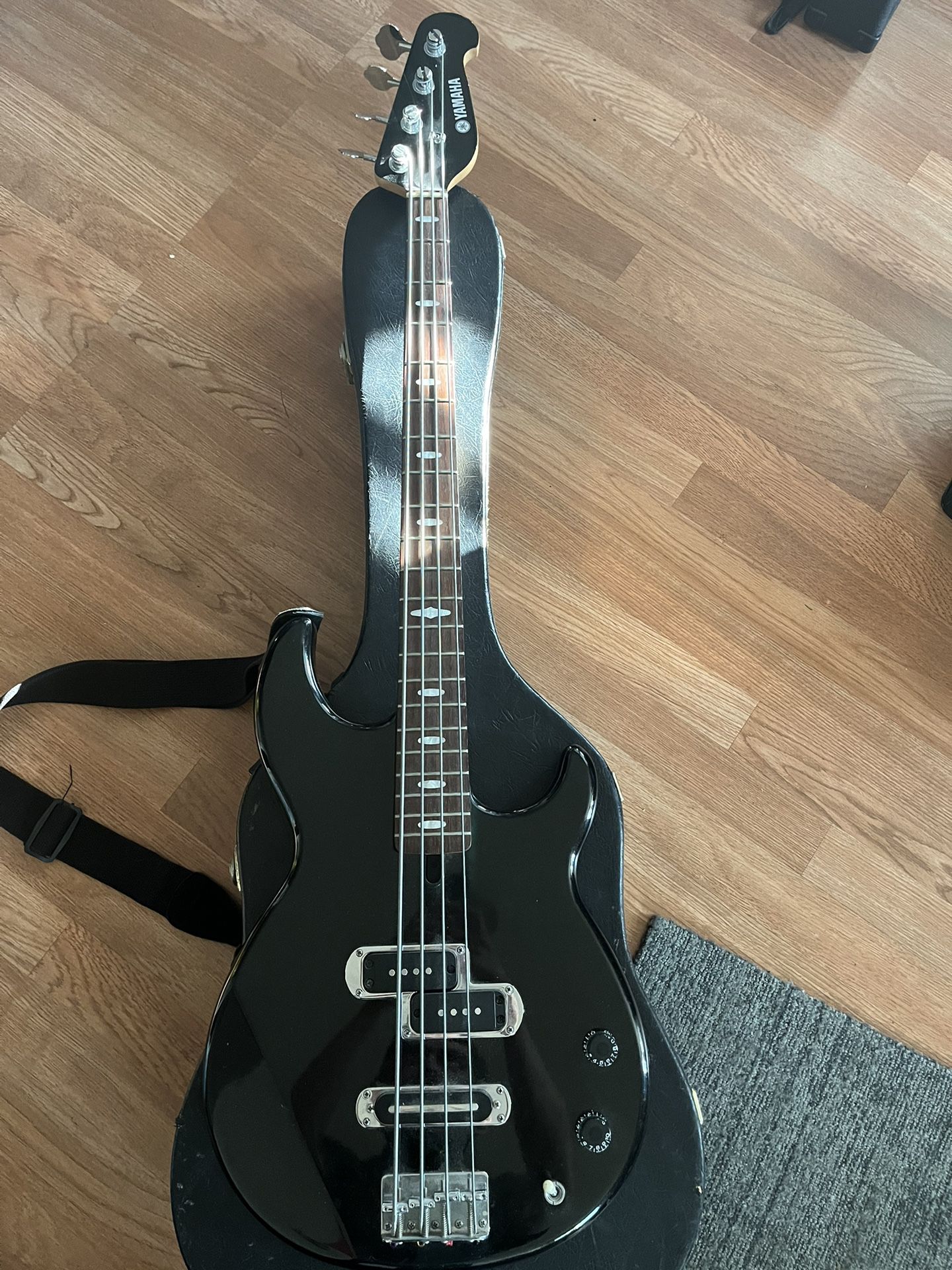 Yamaha BB414 Bass