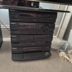 Sony 5 CD changer 3/5 speaker hi-fi surround sound music systen