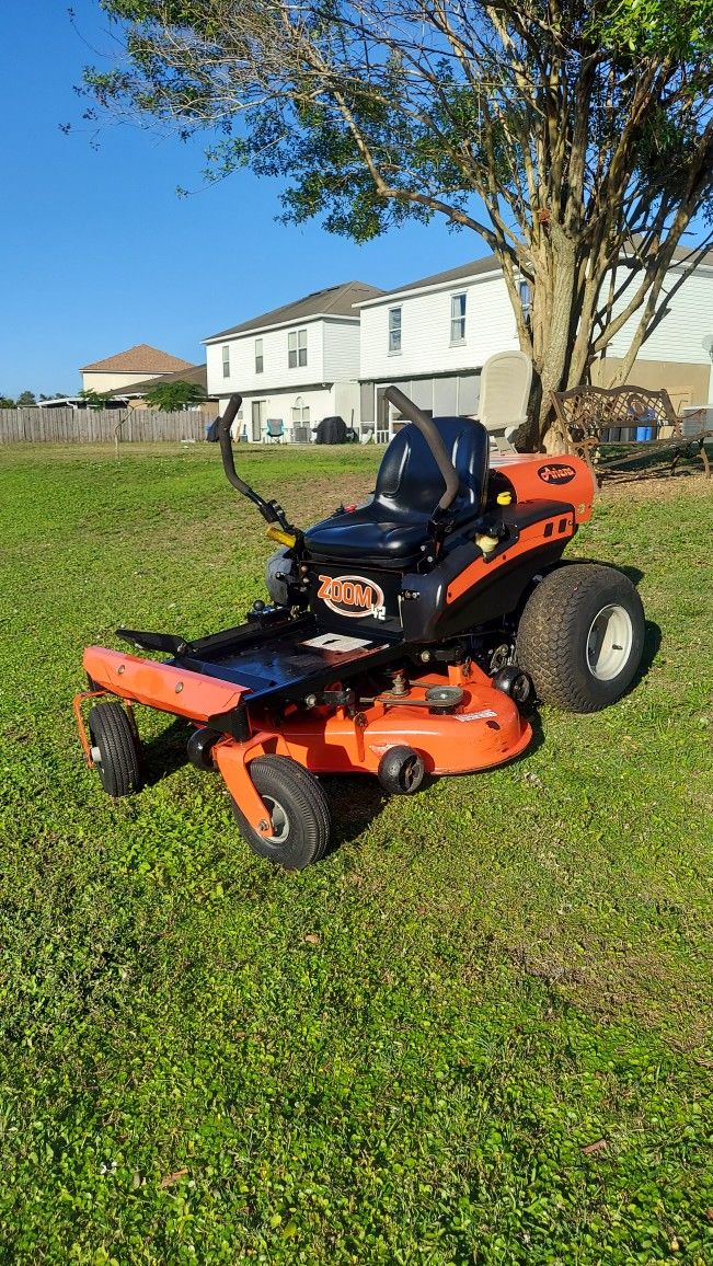 Ariens Zoom 42 Zero Turn Mower. 24hp. Engine 42 "Cutting Deck. Runs Good