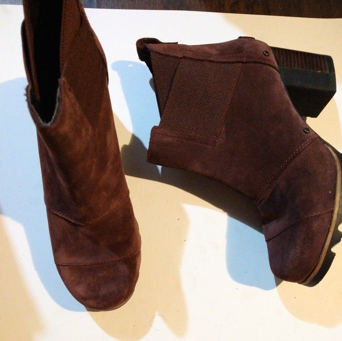 8)Sorel Addington Plum Suede Booties