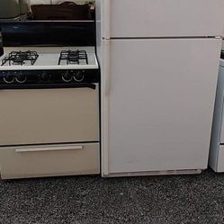 Whirlpool Gas Stove And Kenmore Refrigerator Set For $560