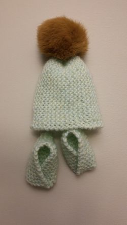 Handmaid (new) knited set for a newborn