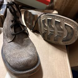 Guess Men Shoes Size 8.5 NEW