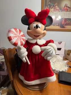25” Minnie Mouse with moving arms and head