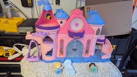 Little People Cinderella And Jasmin Castle