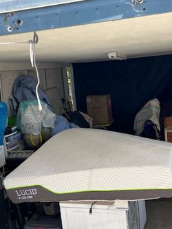Queen mattress Lucid 10 inch latex hybrid
