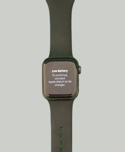 Apple Watch Series 5 (LTE + GPS), 40mm Aluminun Case,