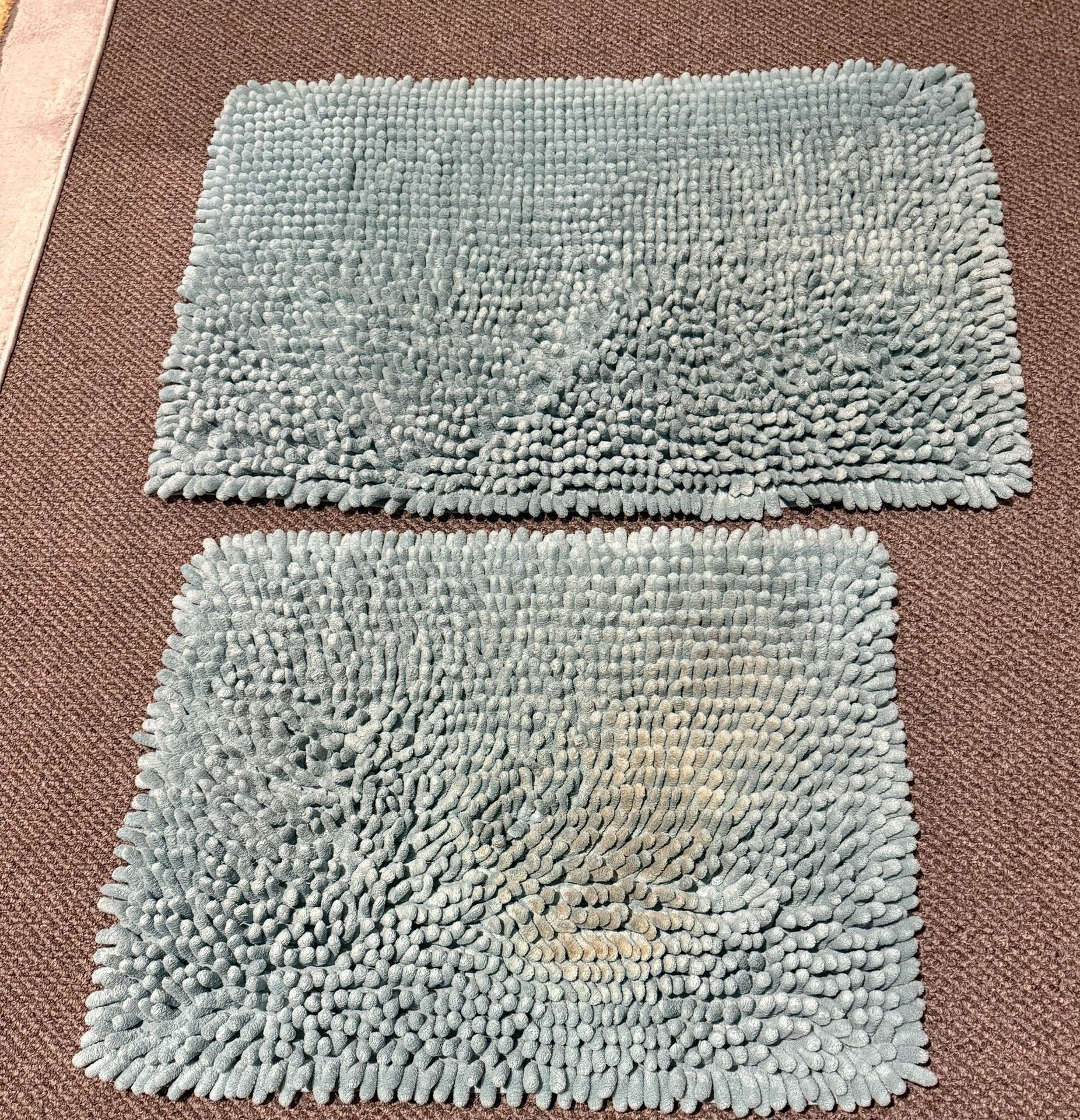 Turquoise Bathroom Rug set, coming from a pet and smoke free home