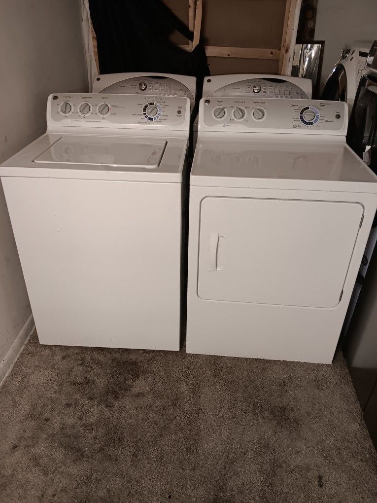 White GE Washer And Dryer Set