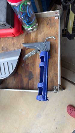 Caulking gun