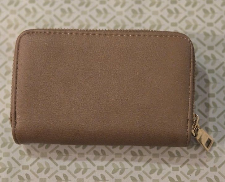 Ladies Wallet, Zips And Snaps Close For Convenience