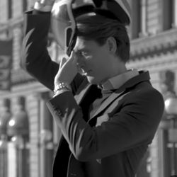 THE ULTIMATE PROTECTOR / BOSS-DOWN FACE MASK