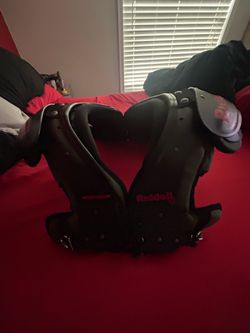Shoulder pads