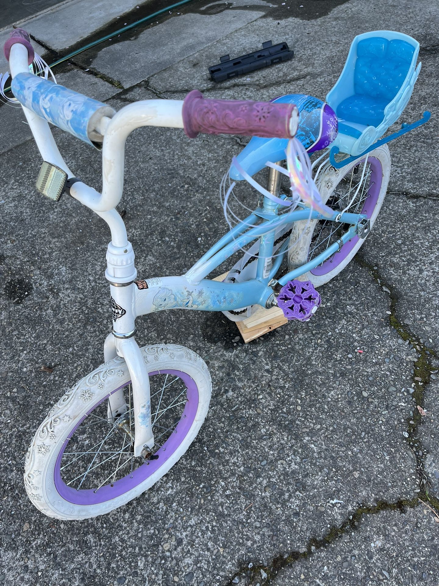 16" Elsa bike with toy carrier & training wheels (in Des Moines)