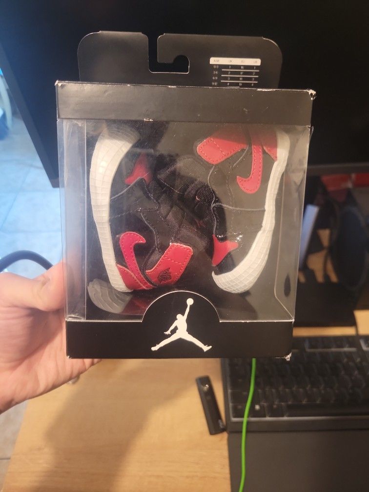 JORDAN 1 CRIB BOOTIE
