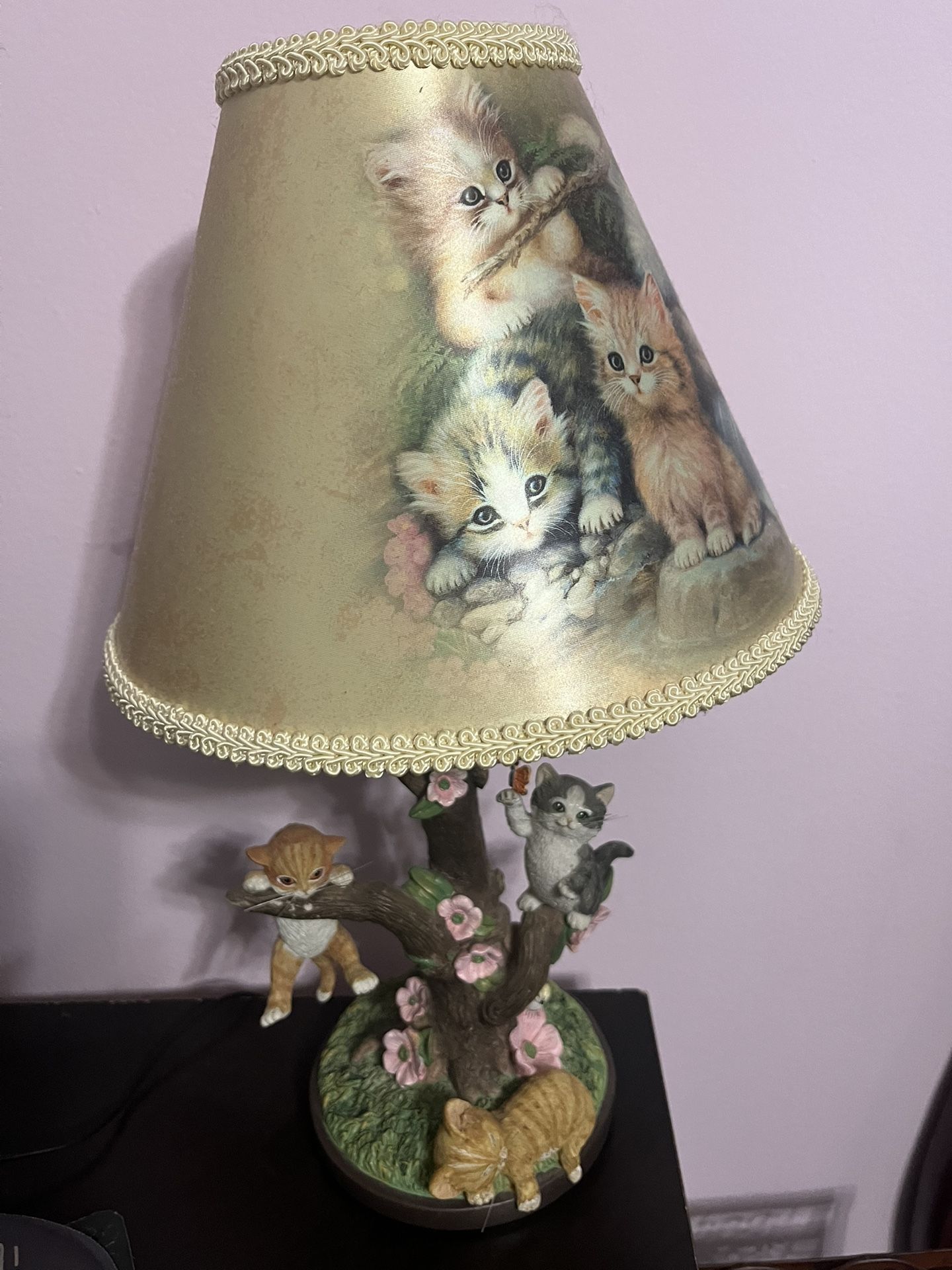 Country Kitties Tabletop Lamp