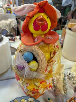 Vintage porcelain chicken