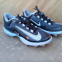 New Nike Baseball Cleats  Size 7.5