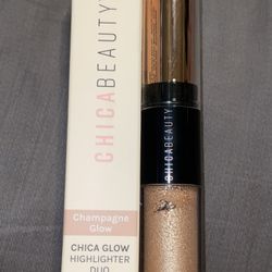 Champagne Glow Chica Glow Highlighter Duo by Chica Beauty