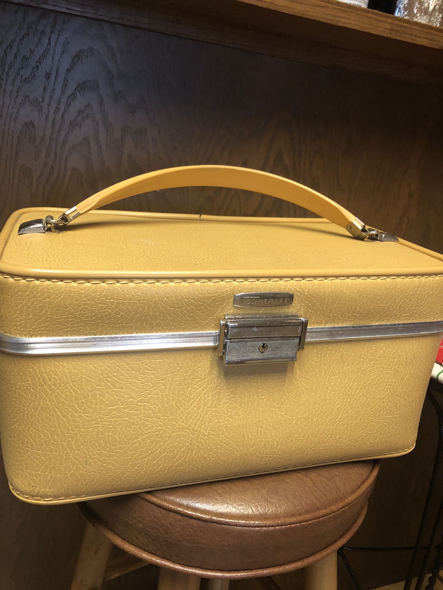 Retro Towncraft “Train” Case 
