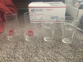 2-Vintage 7-Up The Uncola Glasses and 2- Vintage Coke Glasses