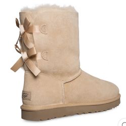 UGG Girls' Bailey Bow II Shearling Boots- Walker Size 8 Cream. Used Condition. Make an offer!