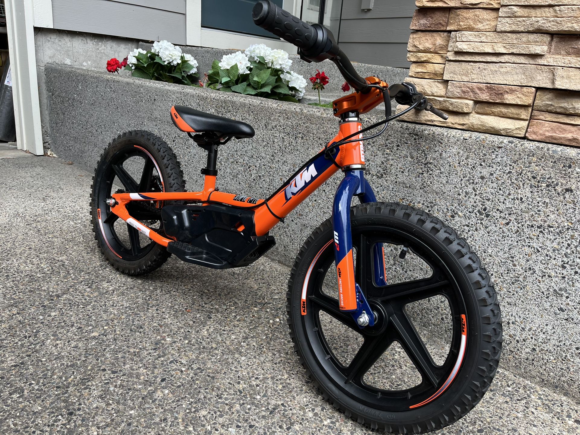 Stacyc Electric 16” eDrive kids bike - KTM Version