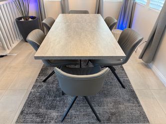 Extendable Dining Table + 6 Chairs + Rug – Like New – $450