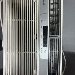 Frigidaire Window Air conditioner 6000 BTU - Like New Used - 